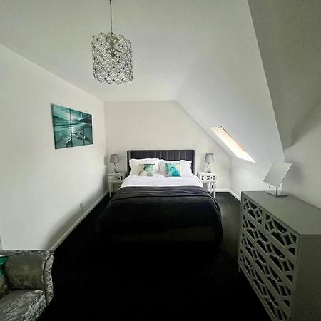 Bs - Luxury Top Floor 4 Bed Apartment With Garage In Town Centre - No Lift Стретфорд-на-Ейвоні Екстер'єр фото