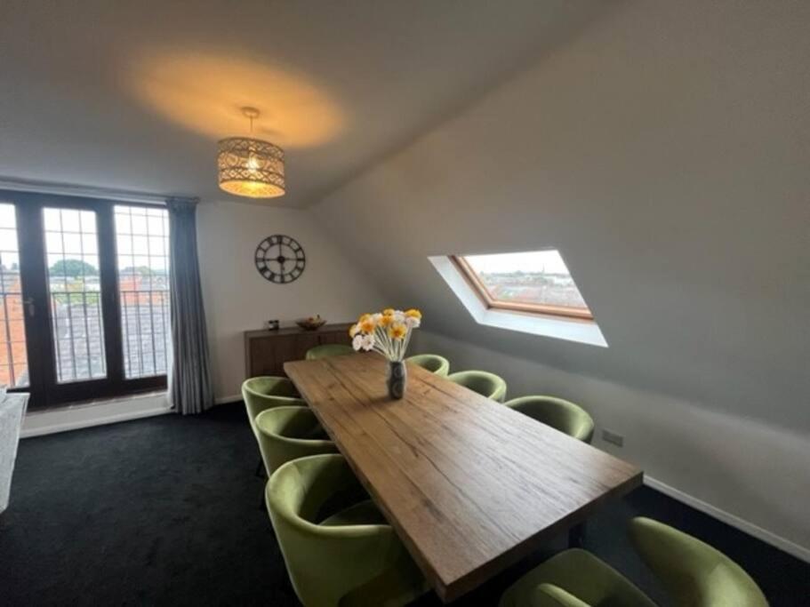 Bs - Luxury Top Floor 4 Bed Apartment With Garage In Town Centre - No Lift Стретфорд-на-Ейвоні Екстер'єр фото
